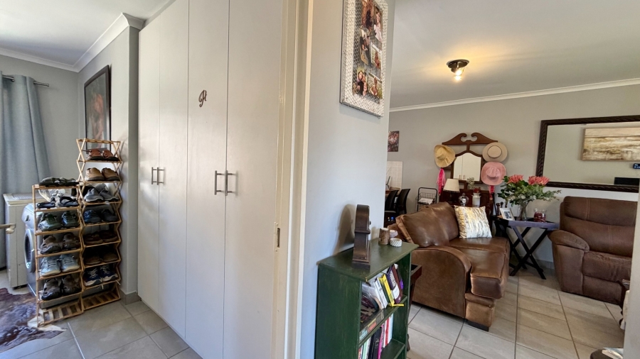 2 Bedroom Property for Sale in Twin Palms Western Cape